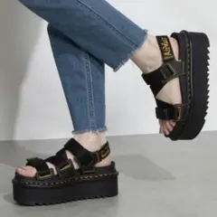 UGG 厚底サンダル マジックテープ レディース ブラック 22cm - メルカリ