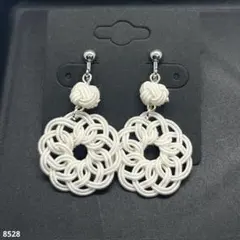 ハンドメイド【水引】イヤリング　ホワイト