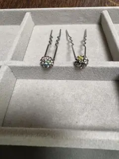 クリスタル装飾のヘアピン2本セット