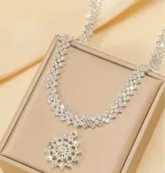 ☆FJ☆ 高品質 クリスタル 雪の結晶 ペンダントネックレス