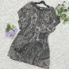 ペイズリー柄チュニック 半袖 M モノトーン 総柄 上品 体型カバー きれいめ