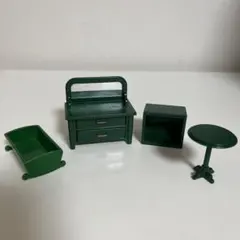シルバニアファミリー　ベッドサイドテーブルセット 緑の家具