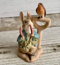 にんじんをたべるピーターラビット フィギュリン ボーダーファインアーツ 置物