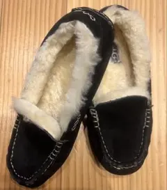 UGG ブラック モカシン 24cm 新品 - メルカリ