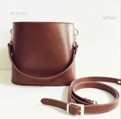 titivate ティティベイト ブラウン レザーショルダーバッグ ハンドバッグのサムネイル
