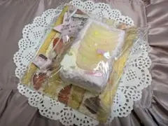 【新品】捏捏研究所　ブランド　スクイーズ　桃ケーキ