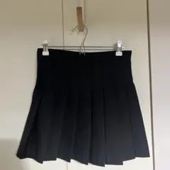 黒いプリーツミニスカート