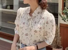 SHEIN 花柄フリル襟ブラウス