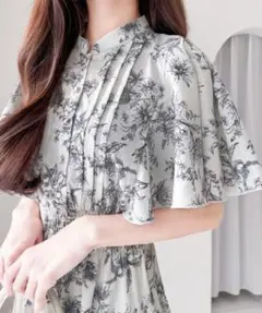 【mily bilet】大人かわいいを咲かせる。花柄フレア袖ワンピース L