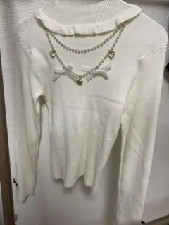 Avail チャーム付きフリルネック ホワイトニット 長袖 量産 地雷のサムネイル