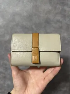 LOEWE ベージュ 三つ折り財布 箱 保存袋付き - メルカリ