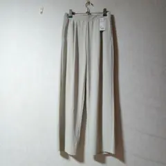 新品タグ付き❢UNIQLO クレープジャージーストレートパンツ　サイズМ