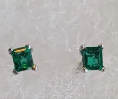 未使用品 pt900 天然エメラルド ピアス Pt900 天然エメラルドピアス 鑑別書有り - メルカリ