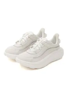 AGG スニーカー　ホワイト　【UGG】M CA805 V2 NUBUCK