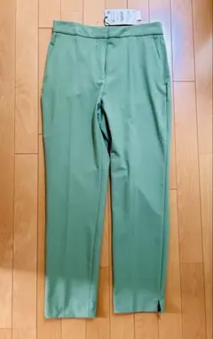 【新品タグ付き】ZARA テーパードパンツ　グリーン系　サイズ36(Mサイズ)