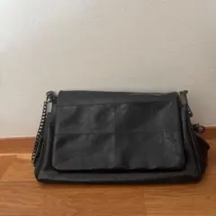 黒 合成皮革 ショルダーバッグ フラップ付き