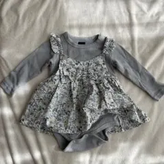 coto cotte 花柄フリル付きロンパース グレー 80