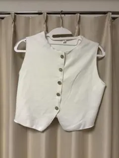 ホワイト ボタン付き ノースリーブベスト H&M