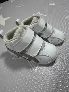 美品　ASICS 星柄13cm