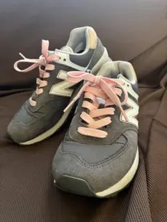 New Balance 574 レディーススニーカー グレー ピンクのサムネイル