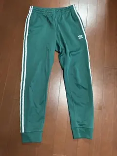 も*う様 adidas トラックパンツ　グリーン