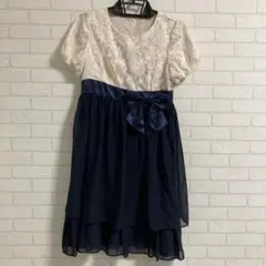 アイボリーとネイビーのパーティードレス