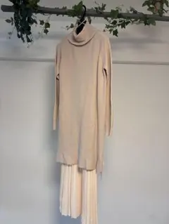 ベージュ タートルネックニットワンピース M