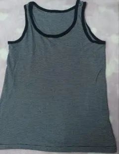 黒と白のストライプ タンクトップ