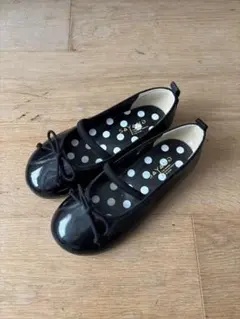 ブラックバレエシューズ風 エナメル リボン付き