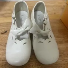 Pompkins　フォーマルシューズアイボリー１９㌢のサムネイル
