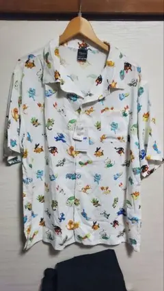 ポケモン総柄カラフルTシャツ 白 Mサイズ 新品タグ付き かわいいデザイン