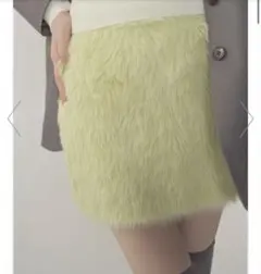 LILY BROWN フェザーヤーン ミニスカート ホワイト ふわふわ 美品のサムネイル