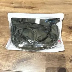 ユニクロ ノベルティ マルチポケットミニバッグ