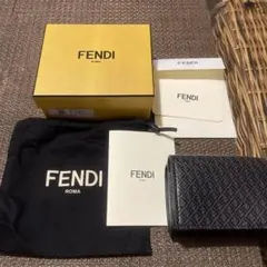 正規品　11月25日購入　極美品　FENDI  三つ折り