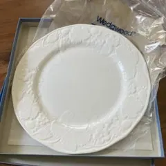 WEDGWOOD ストロベリー＆バイン プレート 皿　未使用のサムネイル
