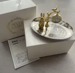 完売品★ 新品未使用★ ピーターラビット SEIKO アクセサリートレイ 時計 プライベートな空間に物語を感じさせるピーターラビット™の時計