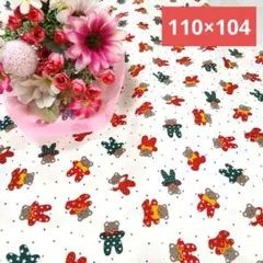 【クマ柄コットン生地】 綿シーチング　110×104　白赤緑リボン　薄地ホワイト