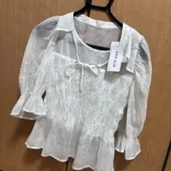 新品未使用タグ付き 花柄シアーリボンシャーリングトップス