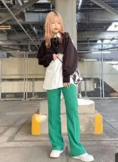 着画有　WEGO グリーン 脚長効果抜群 セミフレアパンツ