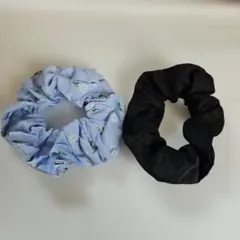 青花柄と黒無地のシュシュセット