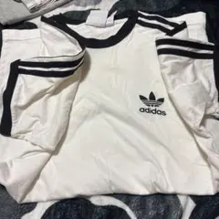 adidas ストライプ 半袖Tシャツ