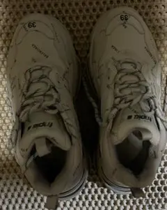 BALENCIAGA Triple S ロゴスニーカー グレー 26cm(39)のサムネイル