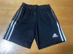 adidas ブラック ショートパンツ 140