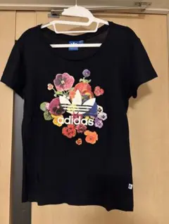 adidas フラワープリント 半袖Tシャツ