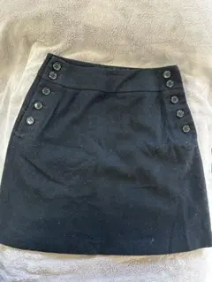 NICE CLAUP ボタン付き黒タイトスカート