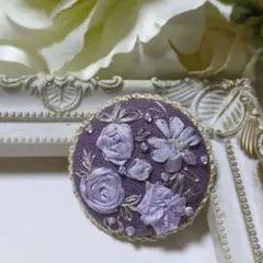 くるみボタン刺繍　ブローチ