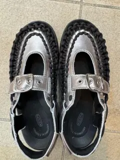 3度着用KEEN UNEEK サンダル メタリックシルバー ブラック24.0cm 3度着用KEEN UNEEK サンダル メタリックシルバー ブラック24.0cm