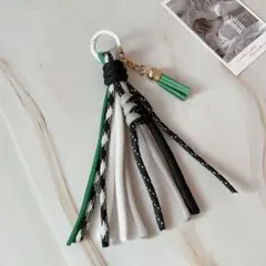 じゃらじゃらキーホルダー　パラコード　モノトーン&グリーン　ストラップ