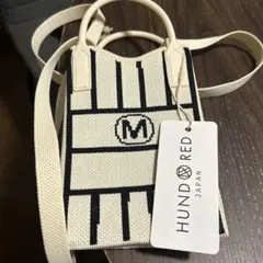 イニシャルMデザインのニット素材スマホショルダーバッグ　タグ付き新品　未使用のサムネイル