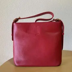 キタムラ　セミショルダーバッグ レッド